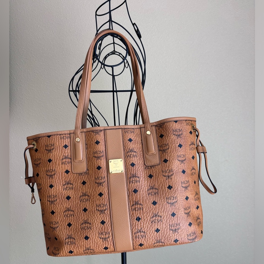 MCM Reversible Liz Shopper in Visetos Medium